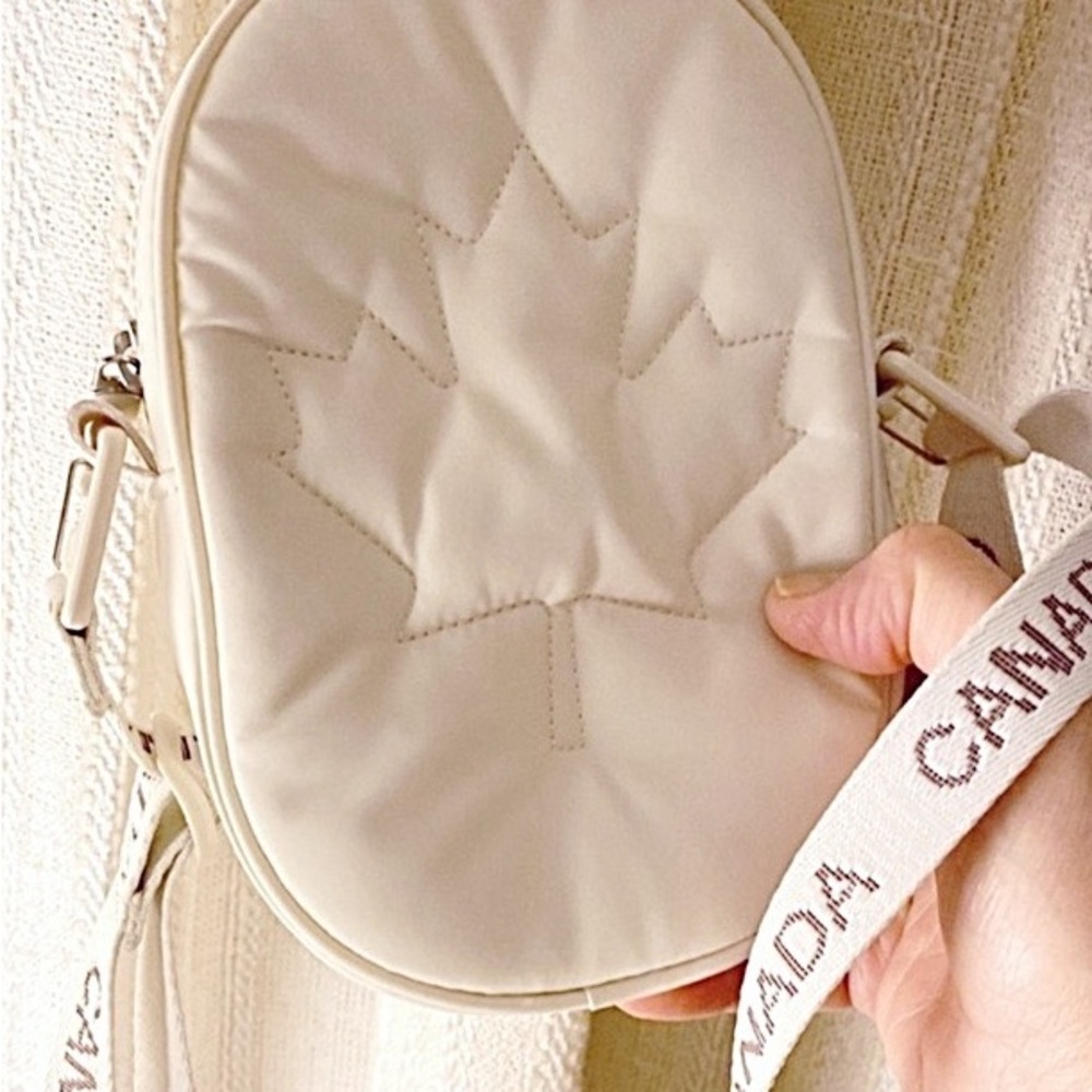 Lululemon side bag, canada olympic collection - Picture 3 of 5